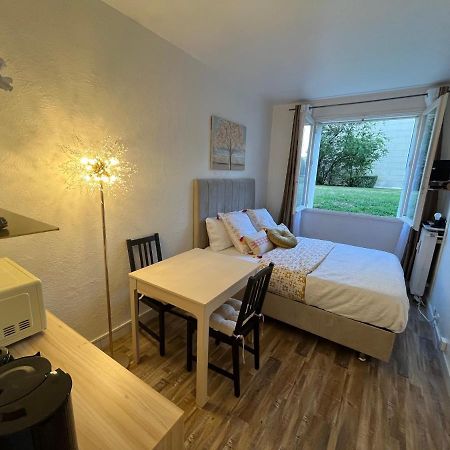Studio Situe A 5 Min Du Chateau De Versailles Et Stationnement Gratuit Kültér fotó
