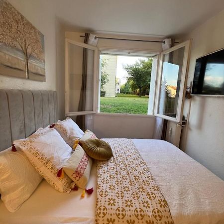 Studio Situe A 5 Min Du Chateau De Versailles Et Stationnement Gratuit Kültér fotó